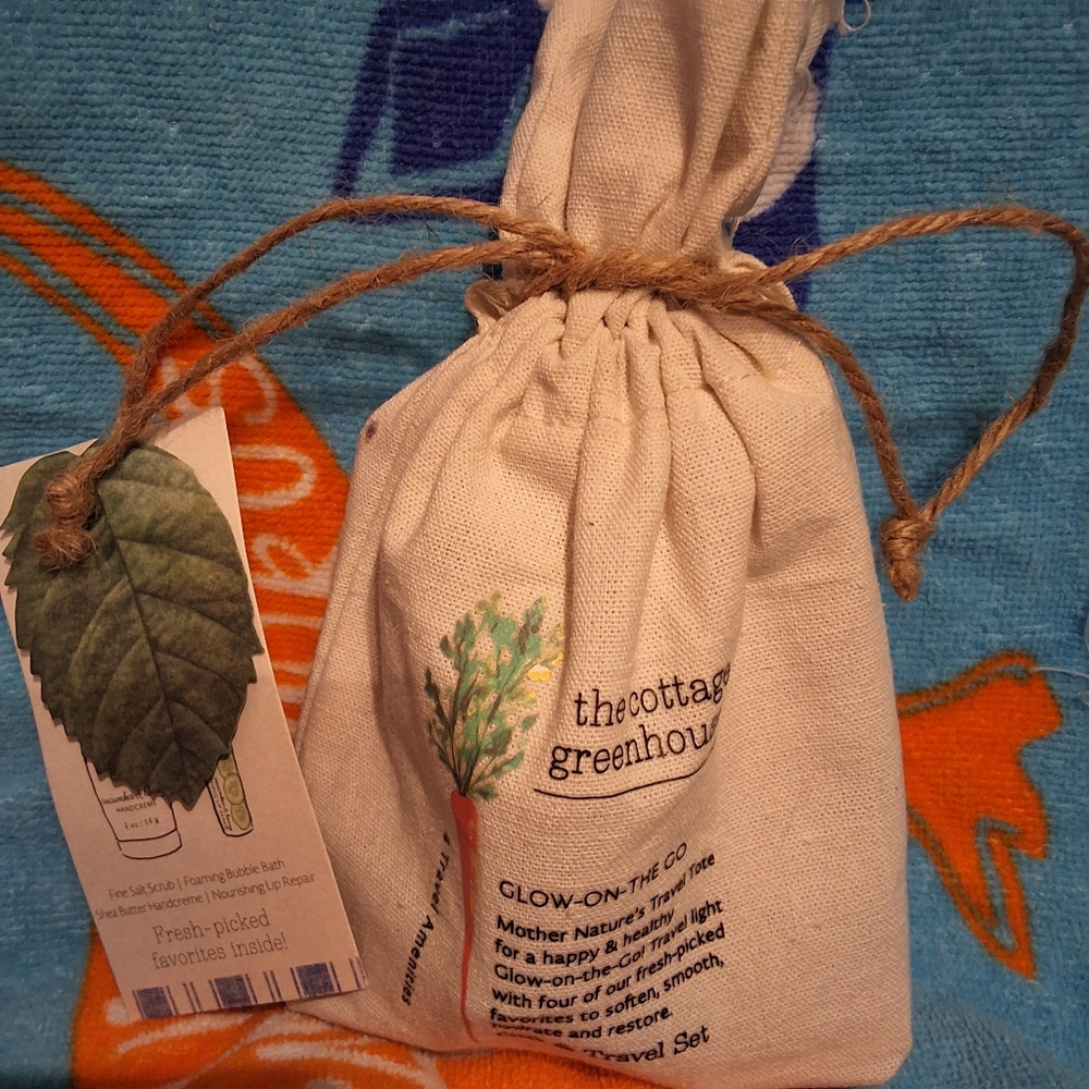 NWOT THE COTTAGE GREENHOUSE GLOW-ON-THE-GO MOTHER NATURES TRAVEL SET
